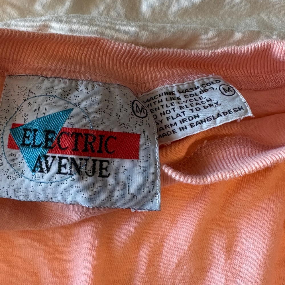 Electric Family - Vintage Retro 80’s Peach Womens Boxy Crop Tshirt - Picture 3 of 3